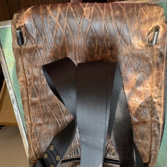 Brown embossed Leather crossbody/backpack/handle by Uberolo - Picture 6 of 10